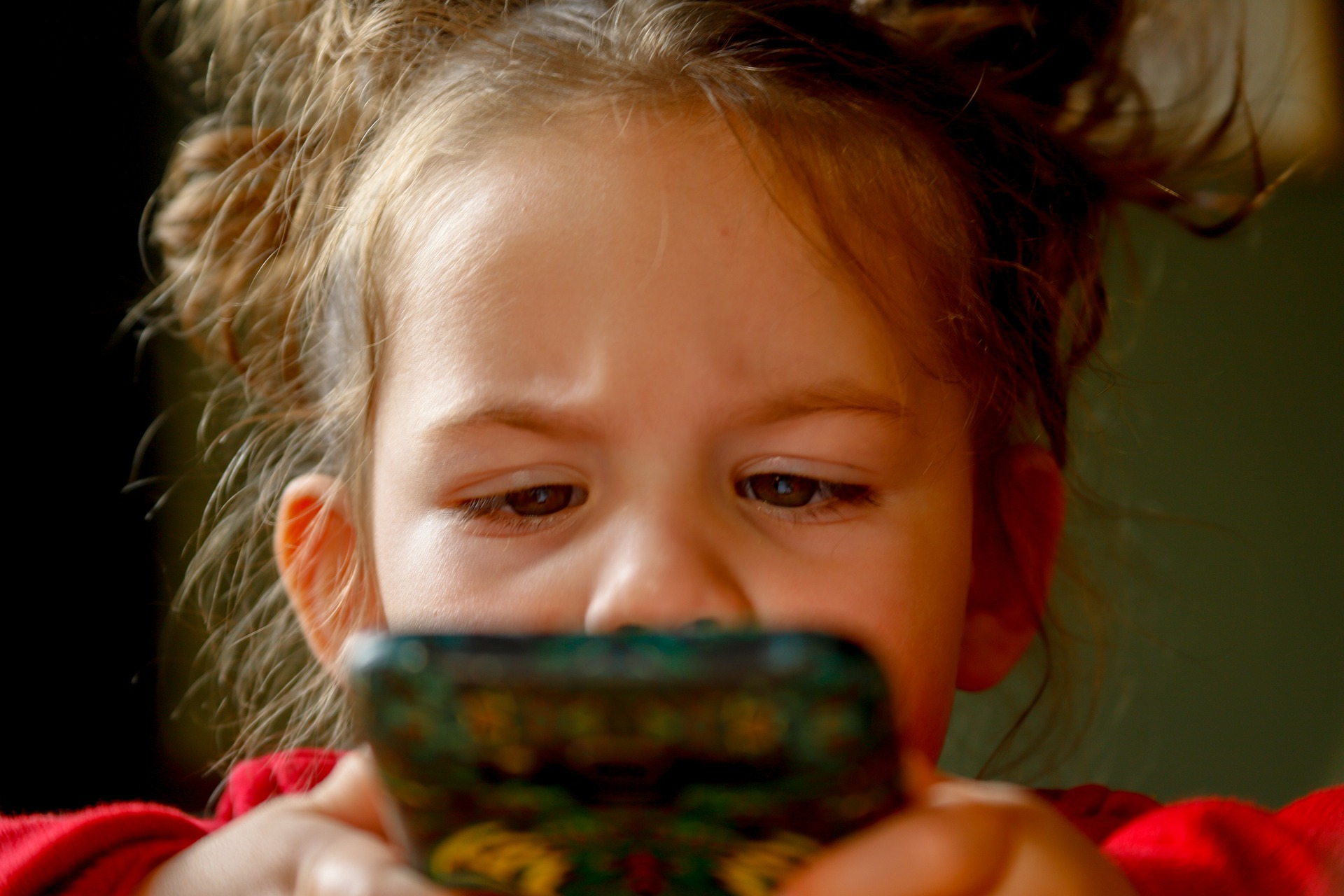 Ekran kullanımının çocuklara etkisi